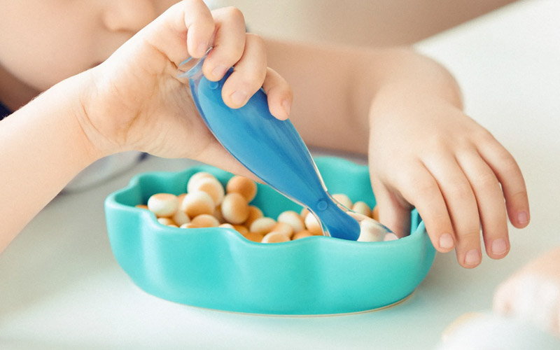 Precautions for children using tableware